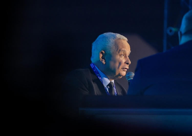 Jarosław Kaczyński Polsce grozi utrata suwerenności. Jarosław Kaczyński wskazał dwa kluczowe zagrożenia