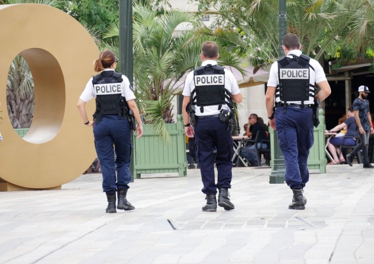 Policja Złodzieje klejnotów z Luwru zatrzymani. Przeanalizowano 150 próbek DNA