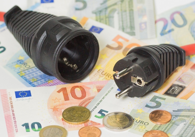  Ceny prądu dla gospodarstw domowych. Polacy i Czesi płacą najwięcej. 