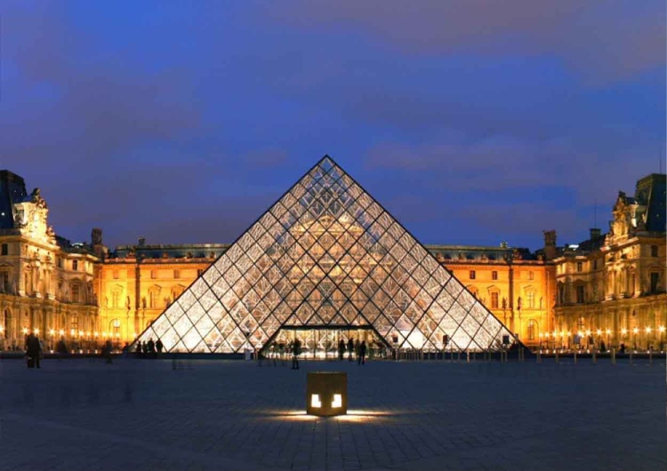 Muzeum w Luwrze  Napad na Luwr. Wielka akcja francuskiej policji