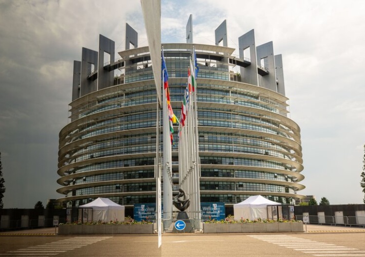 Parlament Europejski UE utworzyła zręby ponadnarodowej państwowości. Suwerenność państw członkowskich odchodzi w niebyt