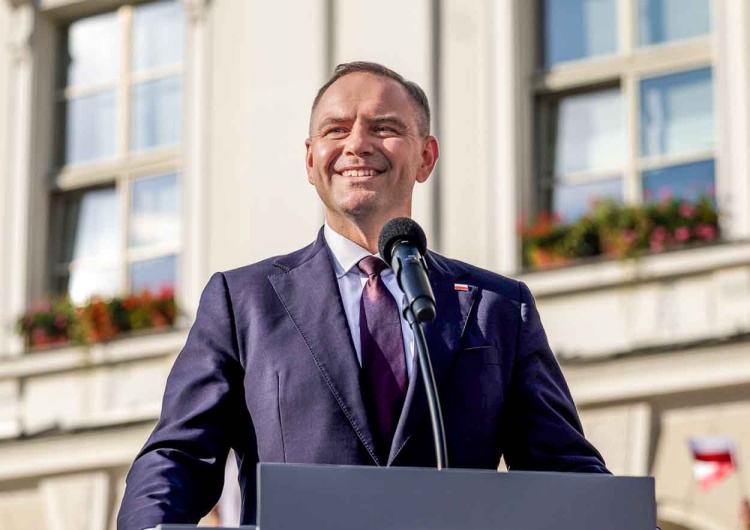 Prezydent Karol Nawrocki cieszy się najwyższym zaufaniem Karol Nawrocki liderem. Jest nowy sondaż