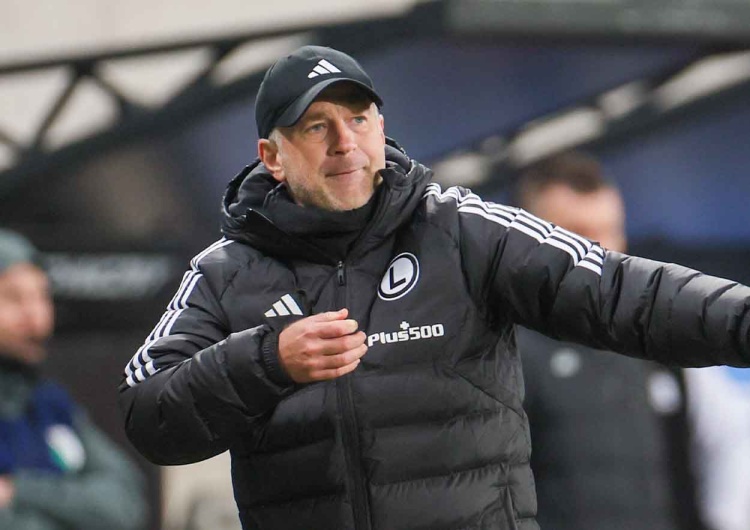 Edward Iordanescu przestał pełnić funkcję trenera piłkarzy Legii Warszawa Iordanescu nie jest już trenerem Legii Warszawa. Oficjalny komunikat