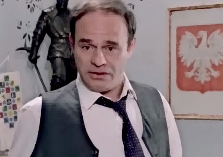 Mężczyzna, z tyłu godło z orłem