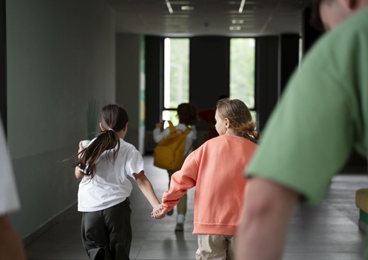 szkoła W rosyjskich szkołach zamiast dzwonka zabrzmią pieśni patriotyczne