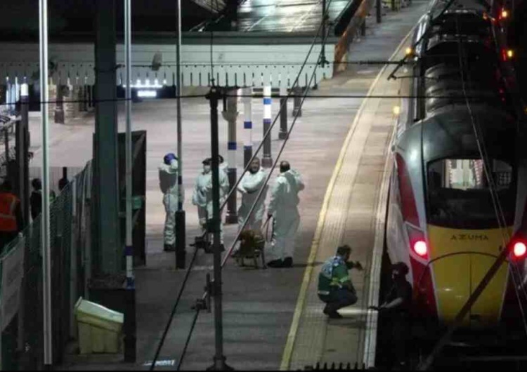 Śledczy pracują po ataku nożowników w pociągu relacji Doncaster-Londyn Nowe informacje ws. ataku nożowników w pociągu do Londynu. Wiadomo, kim są napastnicy