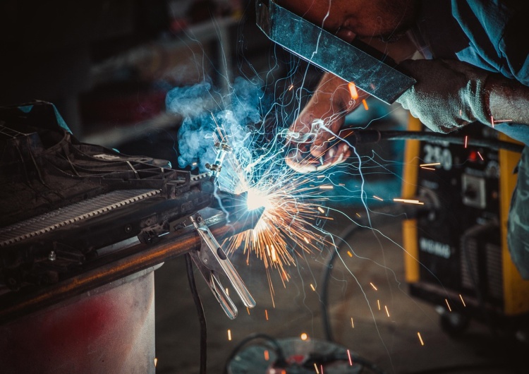 Produkcja konstrukcji stalowych - zdjęcie poglądowe Inowrocławska Inofama zwalnia