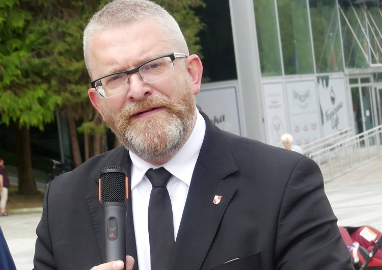 Grzegorz Braun Media: Grzegorz Braun miał zostać nagrodzony przez białoruską fundację im. Emila Czeczki