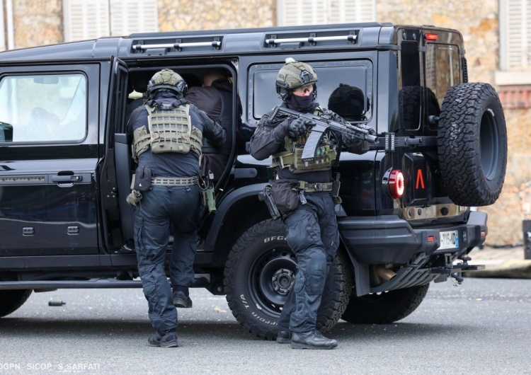 Policja francuska Francja w szoku: kierowca krzyczał „Allah Akbar” i wjeżdżał w ludzi. Są ranni