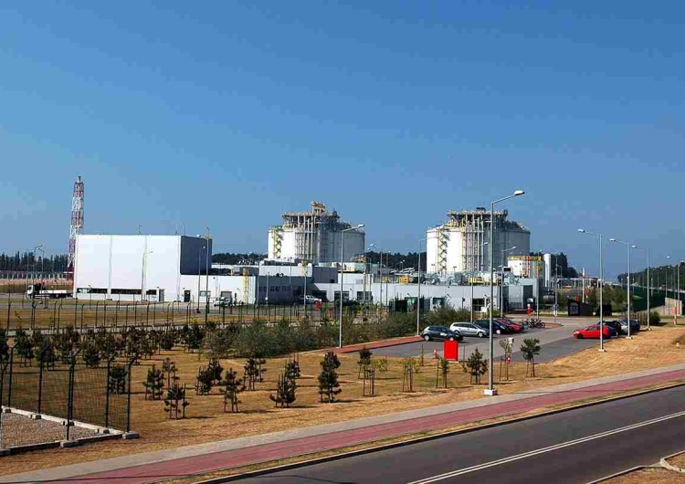 Terminal LNG w Świnoujściu (zdj. ilustracyjne) Import gazu LNG z USA do Polski. Dalej na Słowację i Ukrainę  