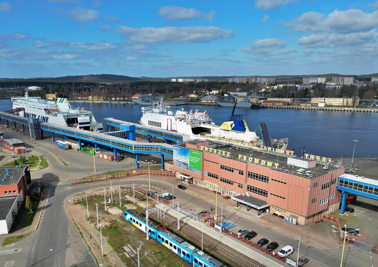 Terminal Promowy Świnoujście, zdjęcie poglądowe Katastrofa projektu terminala kontenerowego w Świnoujściu. Jest oświadczenie byłego zarządu portu