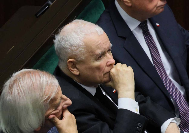 Spadek poparcia dla partii Jarosława Kaczyńskiego Złe wieści dla PiS. Nowy sondaż partyjny