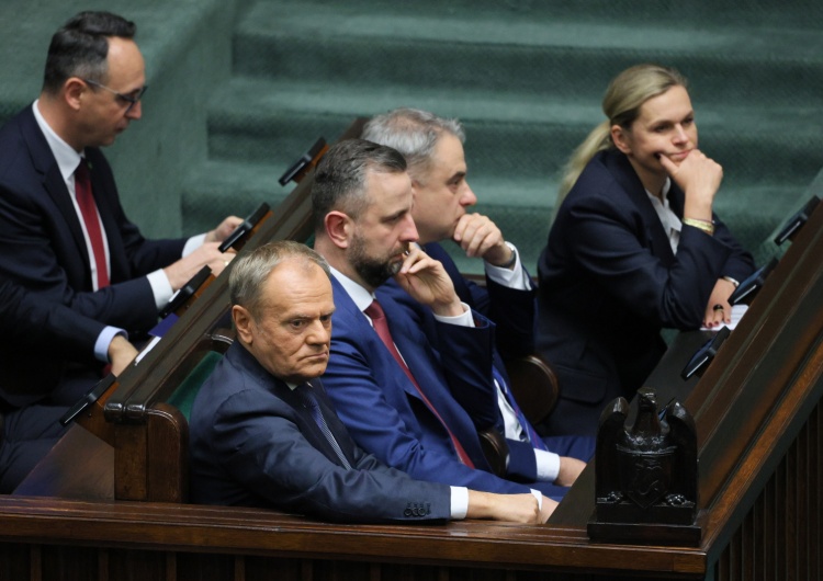minister infrastruktury Dariusz Klimczak, premier Donald Tusk, wicepremier, szef MON Władysław Kosiniak-Kamysz, wicepremier, minister cyfryzacji Krzysztof Gawkowski oraz minister edukacji Barbara Nowacka w Sejmie To już pewne. Rząd Tuska nałoży 30-procentowy podatek 
