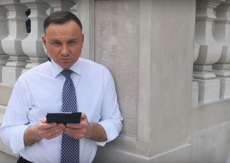 Andrzej Duda  Pogarda 2.0 i ostry cień mgły. Boje Andrzeja Dudy z mediami i samym sobą