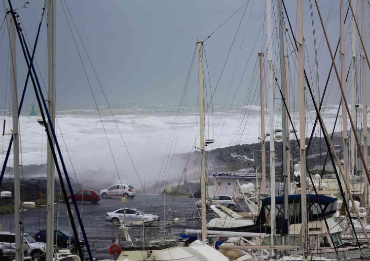 Wzburzone morze (zdj. ilustracyjne) Alarm w Japonii. Kraj spodziewa się tsunami