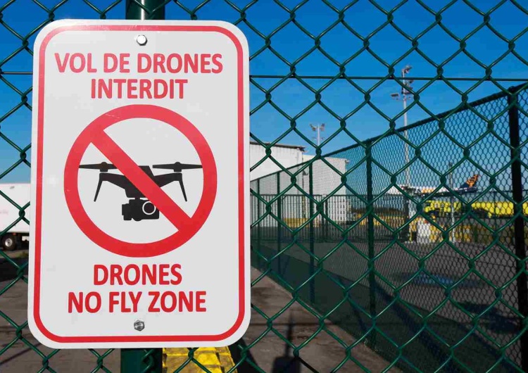 Lotnisko w Liege Wielka Brytania wysyła wsparcie wojskowe do Belgii