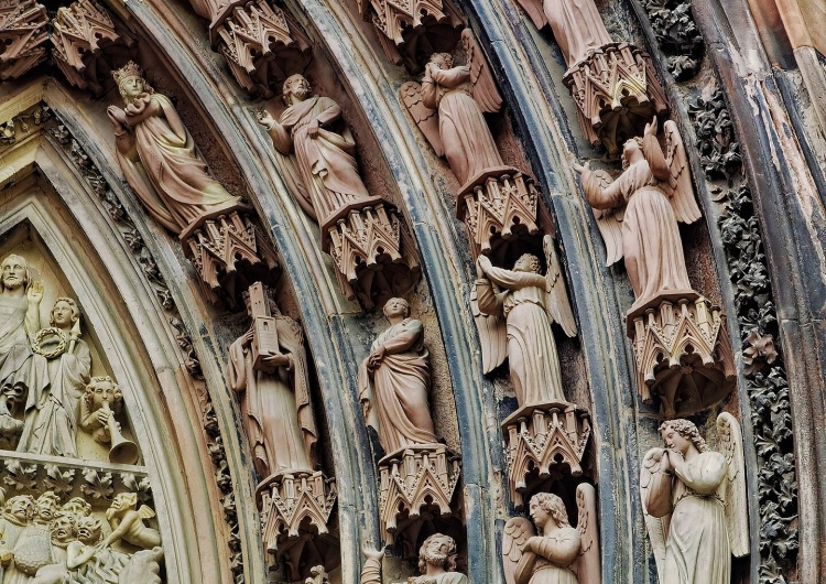 Fasada katedry Notre Damę w Strasbourgu  Po raz pierwszy obchodzimy dziś dzień lokalnych świadków wiary