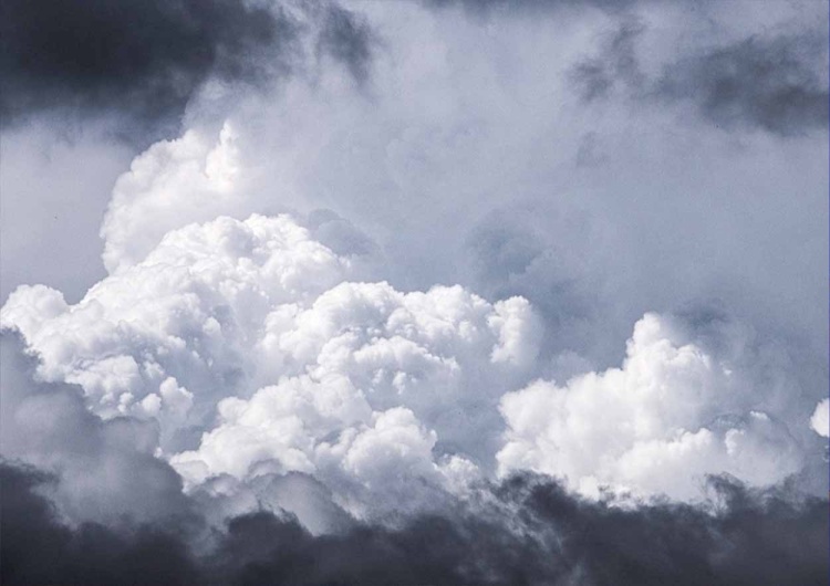 Chmury / zdjęcie poglądowe IMGW wydał komunikat. Oto co nas czeka