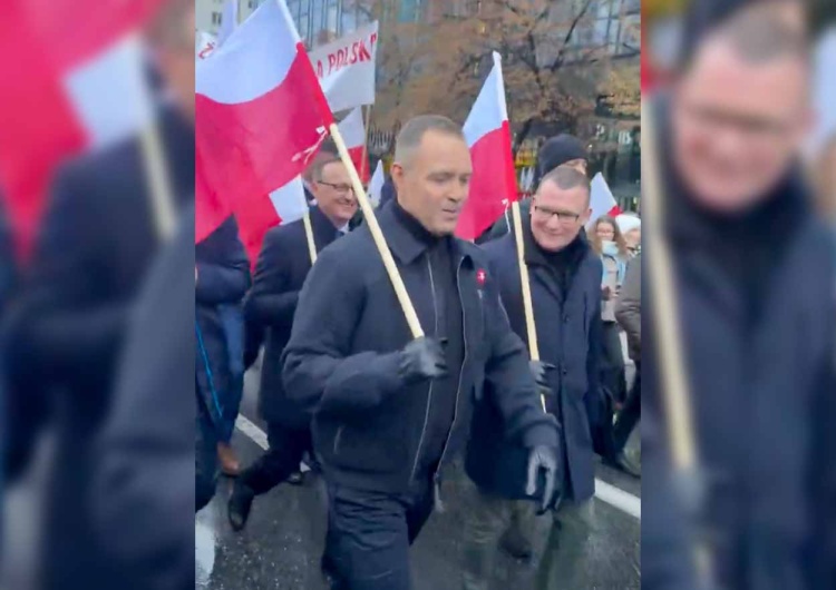 Prezydent dołączył do Marszu Niepodległości Prezydent Karol Nawrocki dołączył do Marszu Niepodległości. Jest nagranie