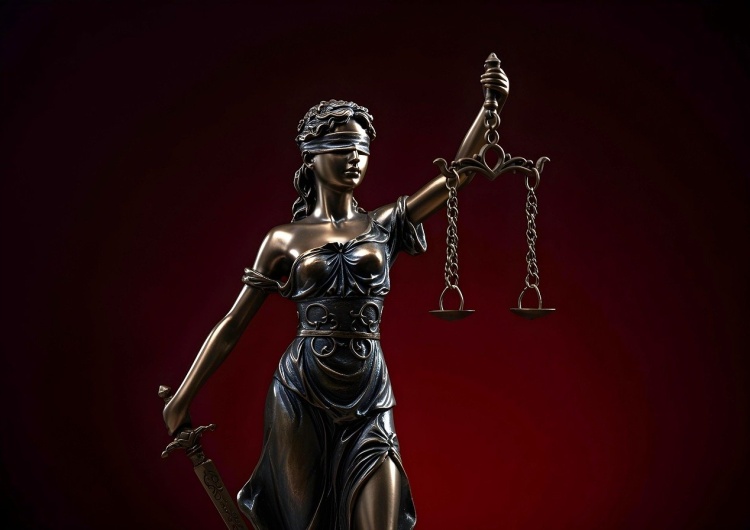 Posąg Temidy Zapadł wyrok TSUE ws. dyrektywy o adekwatnych minimalnych wynagrodzeniach UE. Piotr Duda: Rząd już się nie wykręci