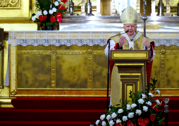 abp Marek Jędraszewski Abp Jędraszewski: Coraz bardziej realne staje się rozpłynięcie Polski jako państwa suwerennego