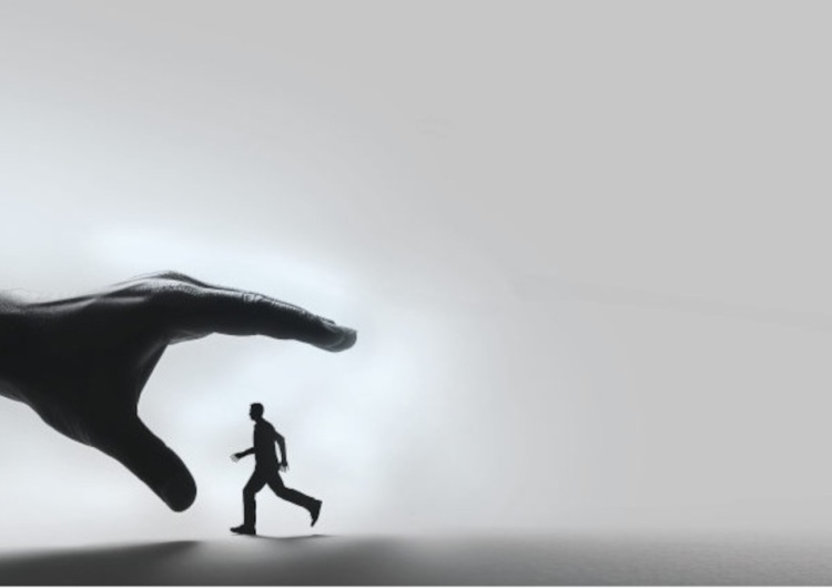 Dłoń sięgająca po małego człowieka Unia chce przejąć polskie śledztwa i NBP