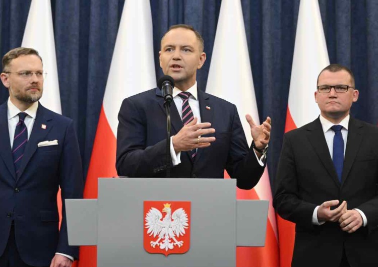 Karol Nawrocki wraz z Pawłem Szefernakerem i Zbigniewem Boguckim 