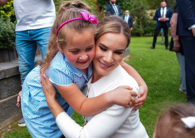 Pierwsza Dama Marta Nawrocka zakłada fundację Pierwsza Dama Marta Nawrocka zakłada fundację. Znamy szczegóły