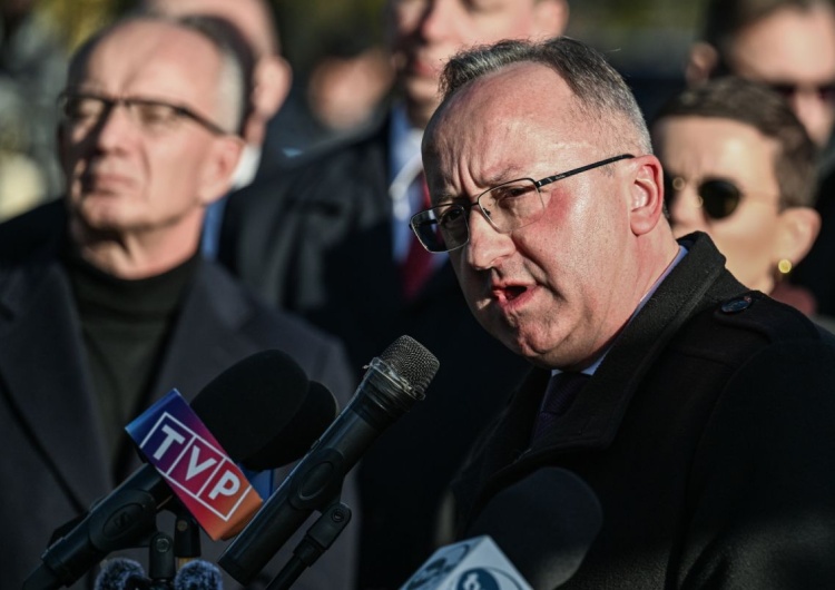 Karol Polejowski` Polejowski: IPN przekazał Ukrainie 26 wniosków o ekshumacje. Tylko jeden został zaakceptowany