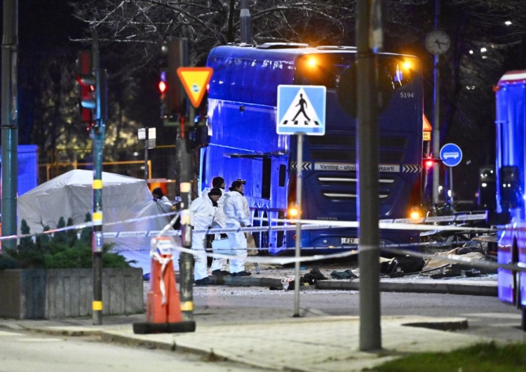 PAP/EPA/Claudio Bresciani / TT Tragedia i chaos w Sztokholmie. Kierowca busa wjechał w przystanek pełen ludzi