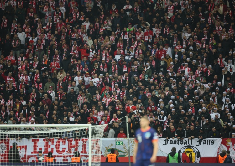 Mecz Polska-Holandia Skandal na Stadionie Narodowym. Patriotyczna oprawa niewpuszczona na mecz Polska–Holandia