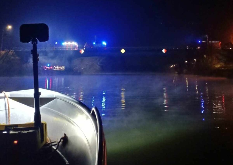 Zdjęcie  z akcji ratunkowej na Kanale Żerańskim Akcja na Kanale Żerańskim. Walka o życie dwóch kobiet