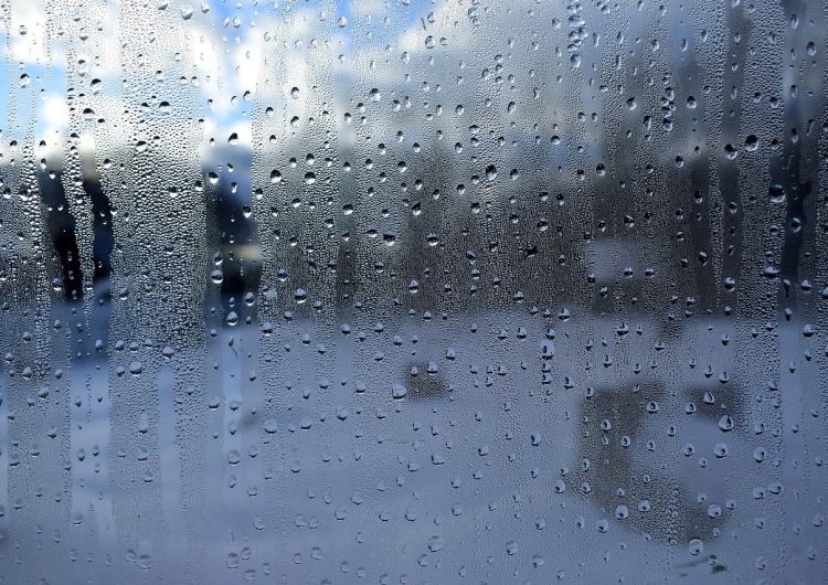 Deszcz i śnieg za oknem IMGW wydał ostrzeżenie pogodowe