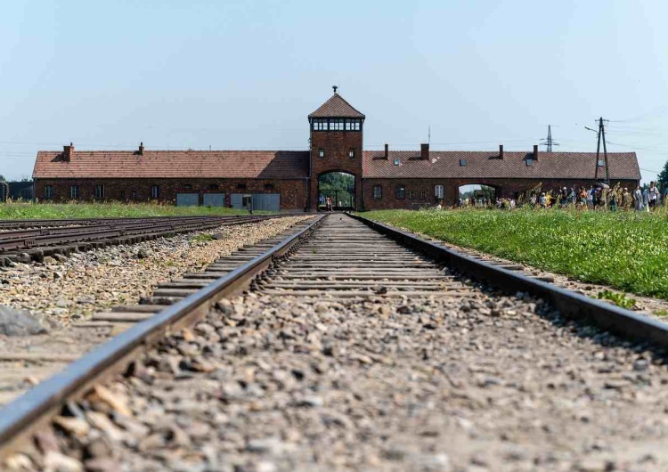 Obóz śmierci w Auschwitz Internauci ujawniają: To nie pierwszy przypadek handlu 