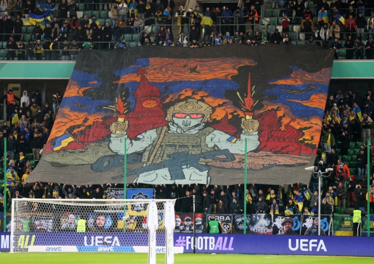 Stadion Legii Oprawa polskich kibiców zakazana, ukraińskich nie. Politycy pytają o decyzje służb 