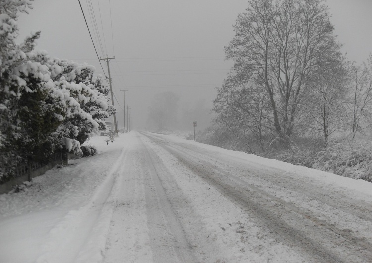 zdjęcie ilustracyjne IMGW bije na alarm! Połowa Polski w ostrzeżeniach – śnieg, lód i wichury uderzą jeszcze dziś