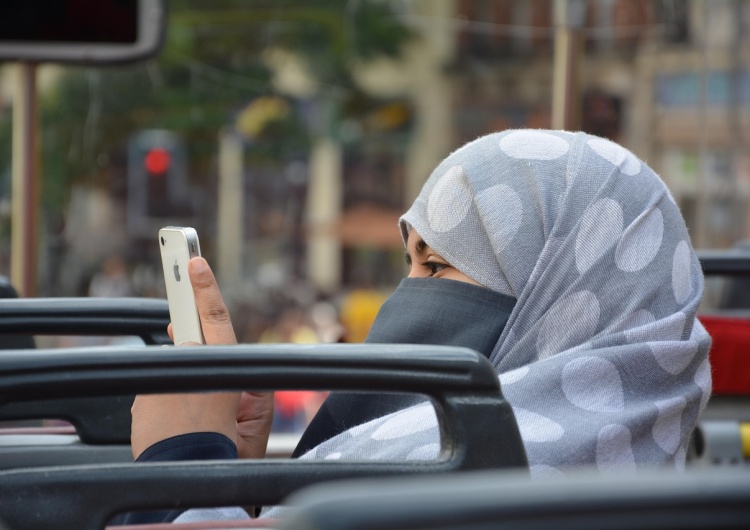 Zdjęcie ilustracyjne Francuskie elity w popłochu. Marion Maréchal: „Przerażające wyniki sondażu zapowiadają wojnę dżihadystów na naszej ziemi”