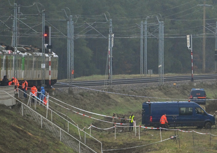 Mika (pow. garwoliński). Miejsce aktu dywersji na torach kolejowych Nieoficjalnie: Po sabotażu na kolei Polska uruchomiła specjalne kanały kontaktowe z USA