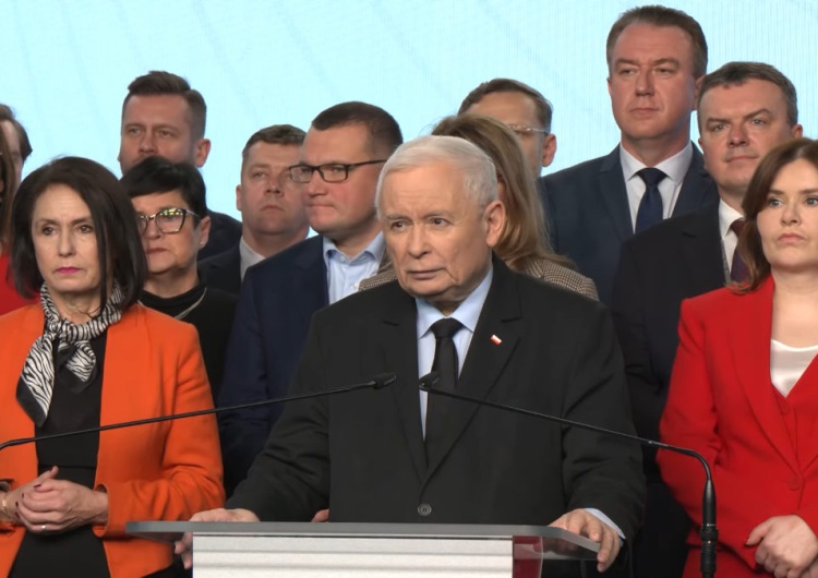 Jarosław Kaczyński i politycy partii PiS Dlaczego PiS ciągle ma szanse na 40%