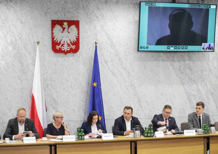 Komisja ds. Pegasusa Kluzik-Rostkowska zapomniała o włączonym mikrofonie. Powiedziała, co myśli o pracy komisji ds. Pegasusa