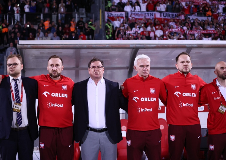 Selekcjoner reprezentacji Polski Jan Urban ze swoim sztabem przed meczem eliminacyjnym piłkarskich mistrzostw świata z Maltą Baraże coraz bliżej. Ujawniono, z kim Polacy rozpoczną walkę o MŚ