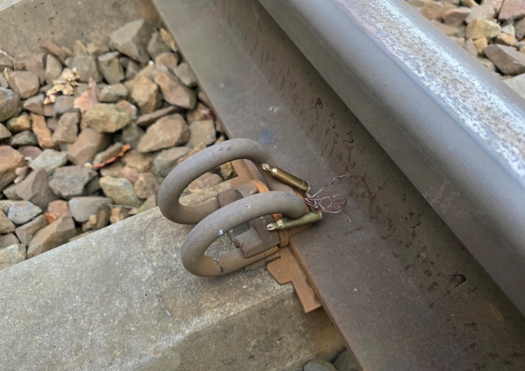 Ślepe naboje karabinowe na torach Nowa prowokacja na kolei? Wielkopolska: Znaleziono ślepe naboje karabinowe na torach