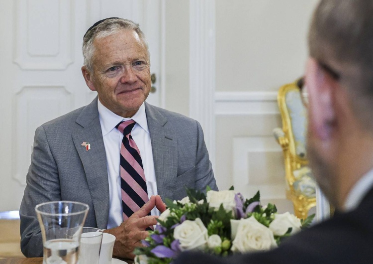 Tom Rose Fala entuzjazmu po przemówieniu ambasadora USA Toma Rose'a ws. Polski