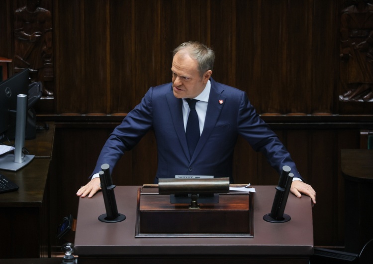 Premier Donald Tusk Kłopoty rządu Tuska. Prawie połowa Polaków jest mu przeciwnych
