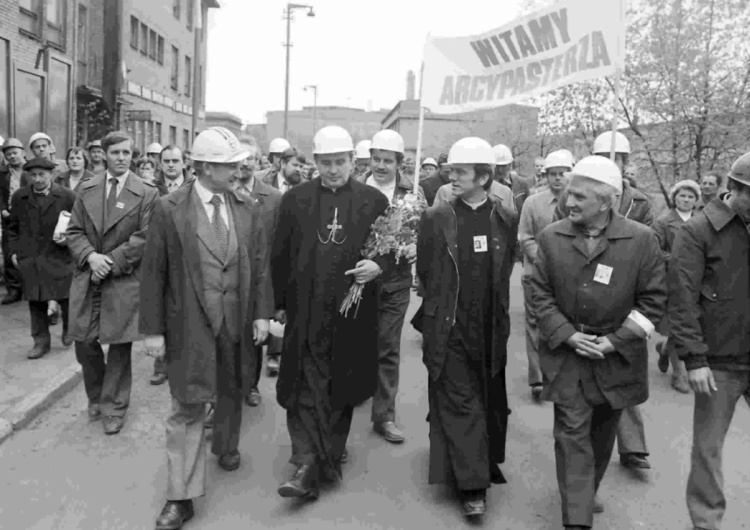 Wizyta w Hucie Warszawa, ks. Jerzy Popiełuszko Jak huty stały się bastionami wiary. Niezwykła historia ks. Jerzego i polskich robotników