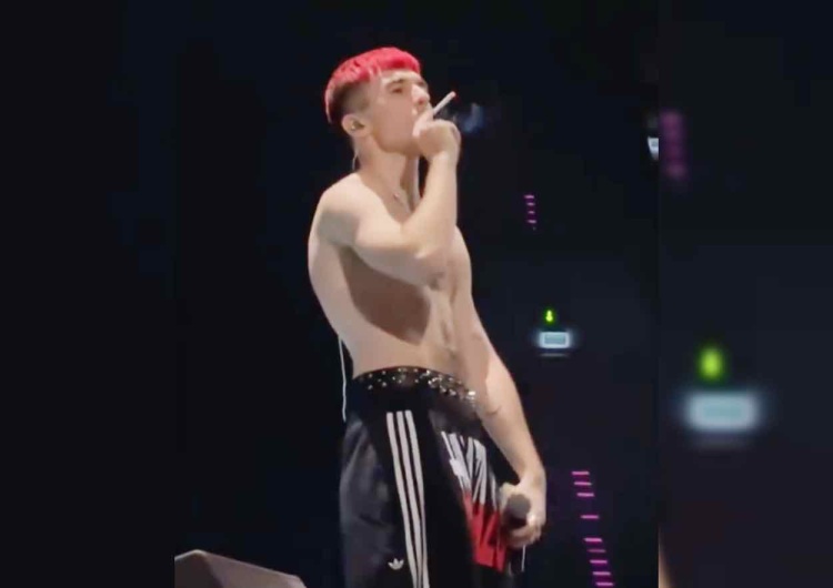 Mata podczas koncertu w Krakowie Raper Mata, syn prof. Marcina Matczaka, uderza w Karola Nawrockiego