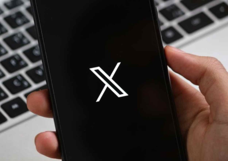 Platforma X, zdjęcie poglądowe Platforma X demaskuje użytkowników. Wiadomo skąd piszą i gdzie założyli konta