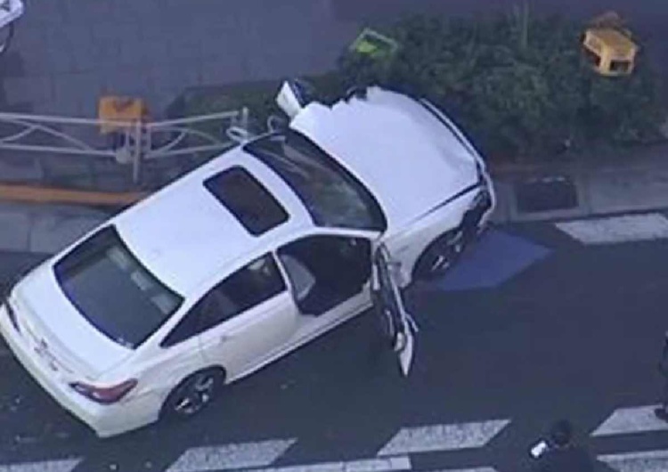 Tokio, kierowca wjechał w tłum ludzi i uciekł Samochód w Tokio wjechał w pieszych. Ruszyła obława za kierowcą