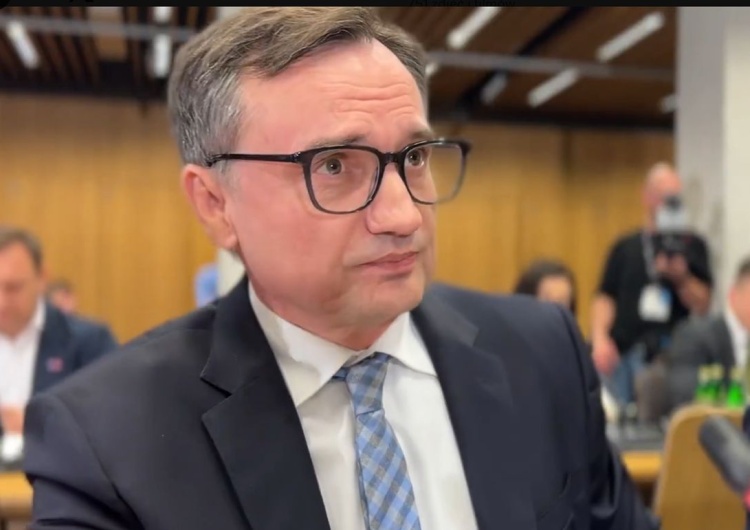 Zbigniew Ziobro TV Republika: Zamówiono konwój dla Zbigniewa Ziobry na 22 grudnia. Jest komentarz polityka