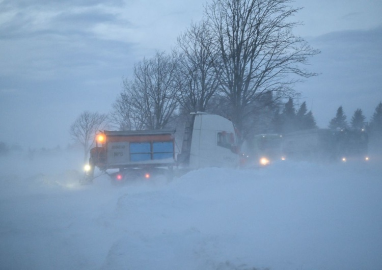 DK28 Podkarpacie sparaliżowane. Wiatr spycha auta z dróg, DK 28 zablokowana